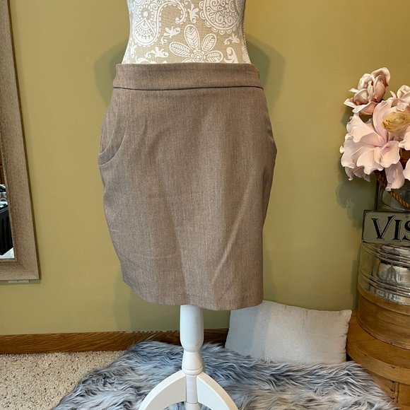 Christopher Straub for Maurices above the knee tan skirt size 5/6 in a tan color - Picture 3 of 8